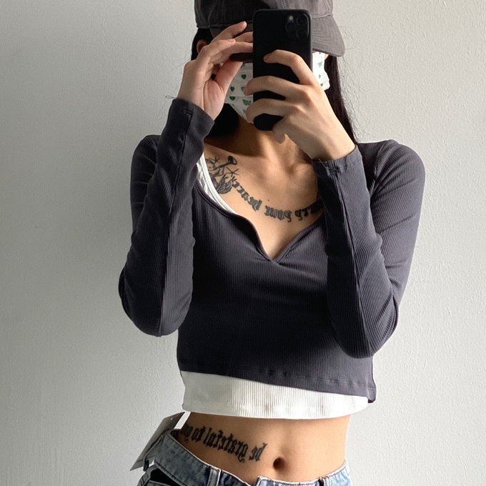 Hot selling contrasting fake two-piece long-sleeved T-shirt (charcoal gray) (S/M size) (contact customer service after placing the order to confirm the delivery size)