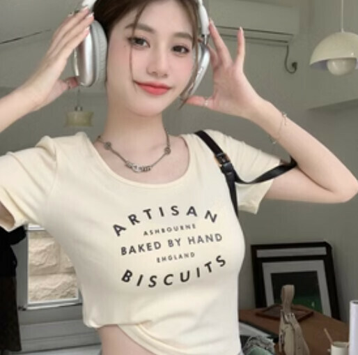 Crop top half-sleeved T-shirt (apricot one-size-fits-all)