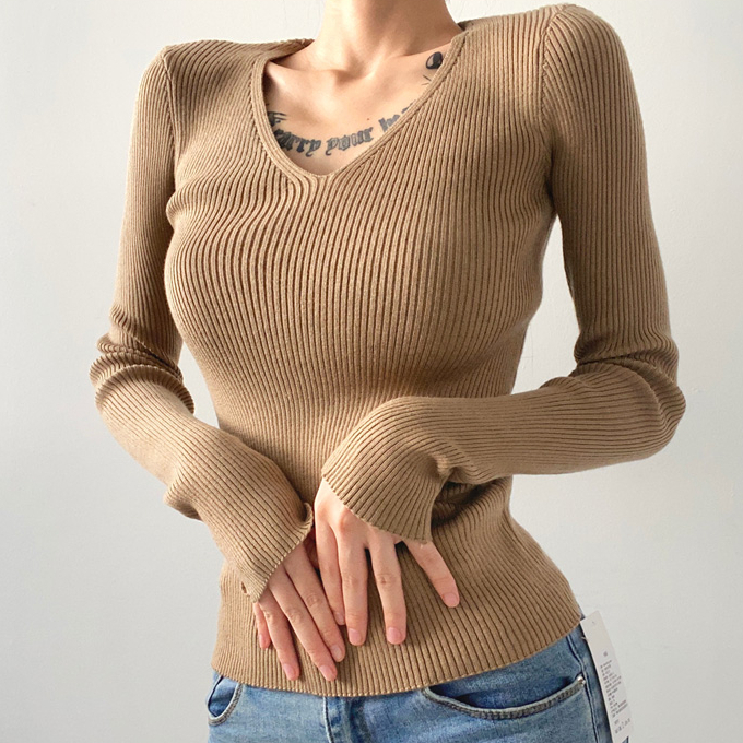 Hot selling V-neck long-sleeved bottoming sweater (camel) (S/M size) (contact customer service after placing the order to confirm the delivery size)