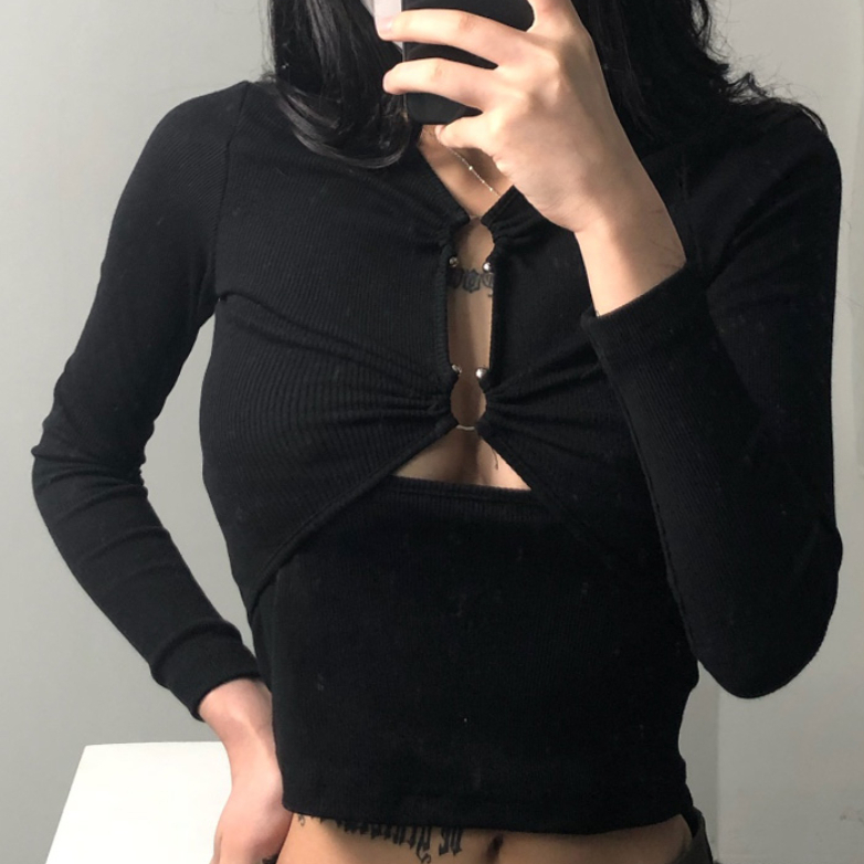 Hot selling metal ring buckle knitted bottoming shirt (black) (S-L size) (contact customer service after placing the order to confirm the delivery size)
