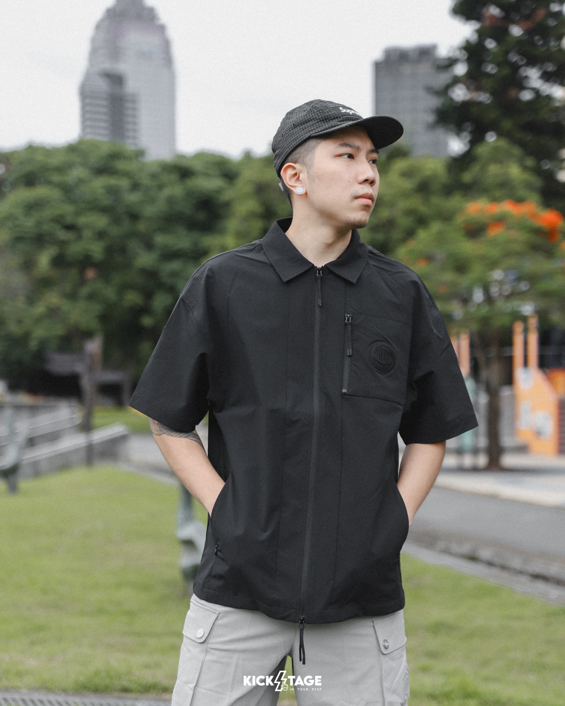 **特價商品售出無退換**男女款 PALLADIUM SHORT SLEEVE SHIRT 燧石灰 石墨黑 雙向拉鍊 多口袋 短袖 襯衫【1010185】