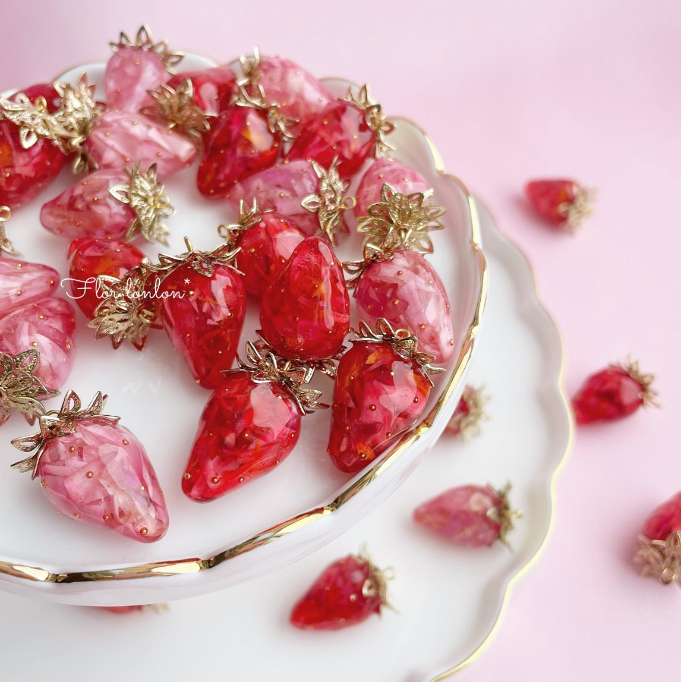 [手作] 乾花封入草莓耳環