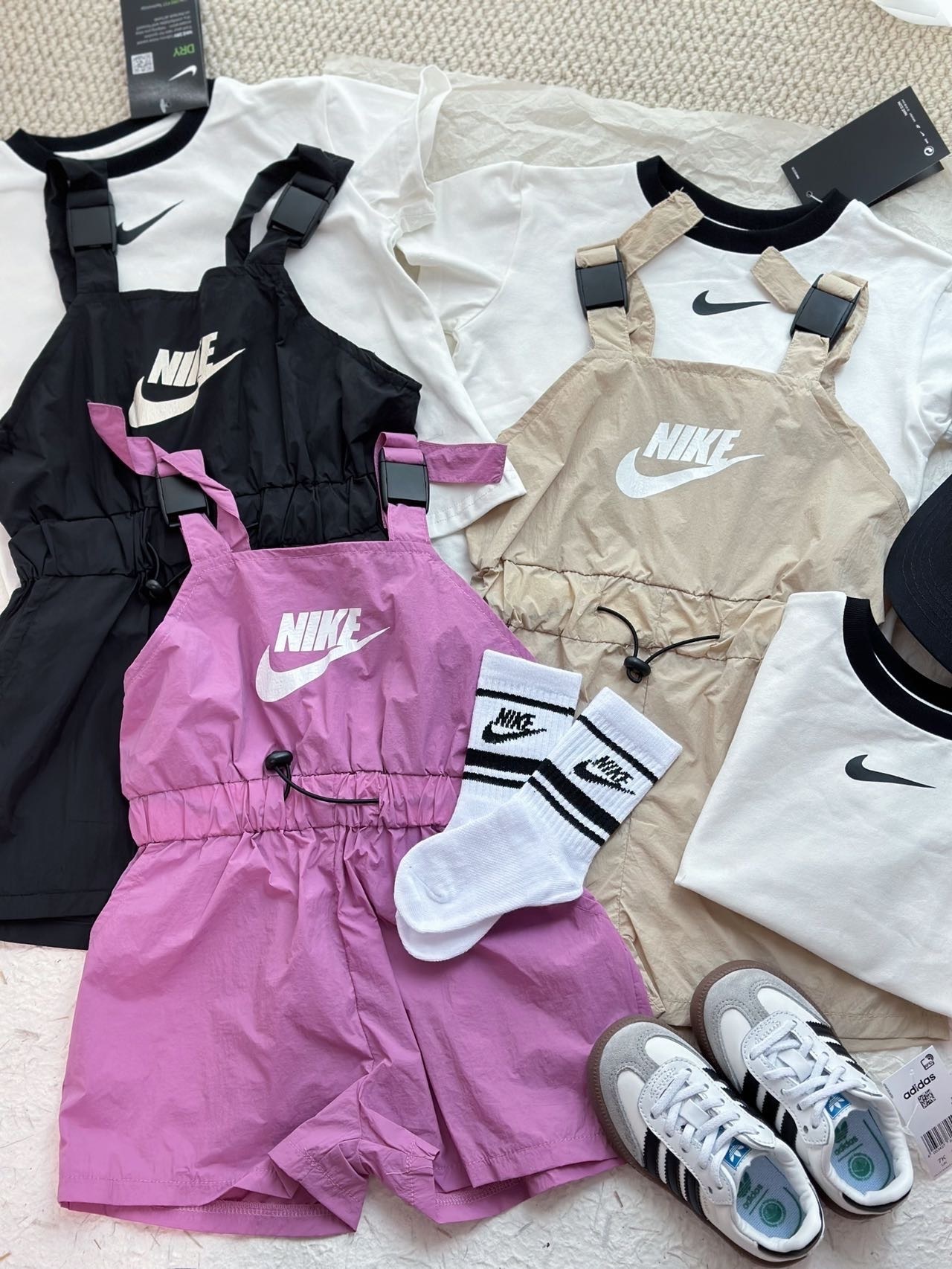 ✔️日單 𝐍𝐢𝐤𝐞 短袖上衣+背帶褲套裝