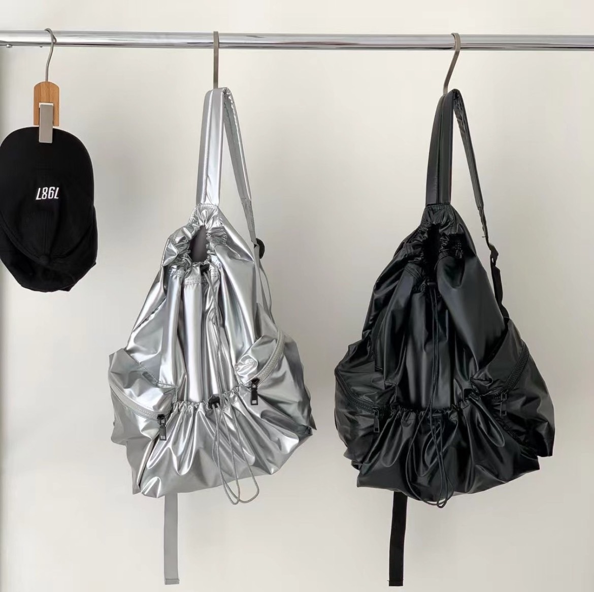 輕量尼龍金屬感抽繩後背包/二色