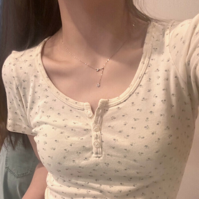 Hot selling floral bottoming shirt (one size fits all) (short-sleeved T-shirt)