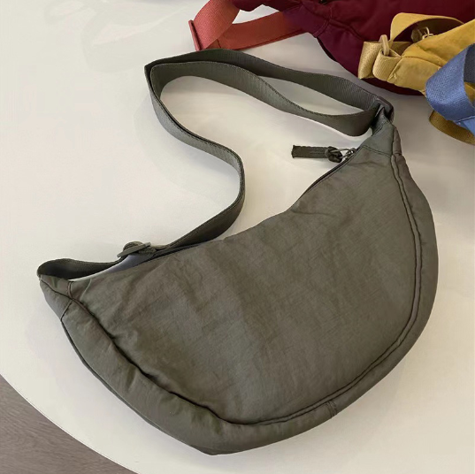 熱賣斜挎包單肩包（橄欖綠）（尺寸：34*15*7 CM）