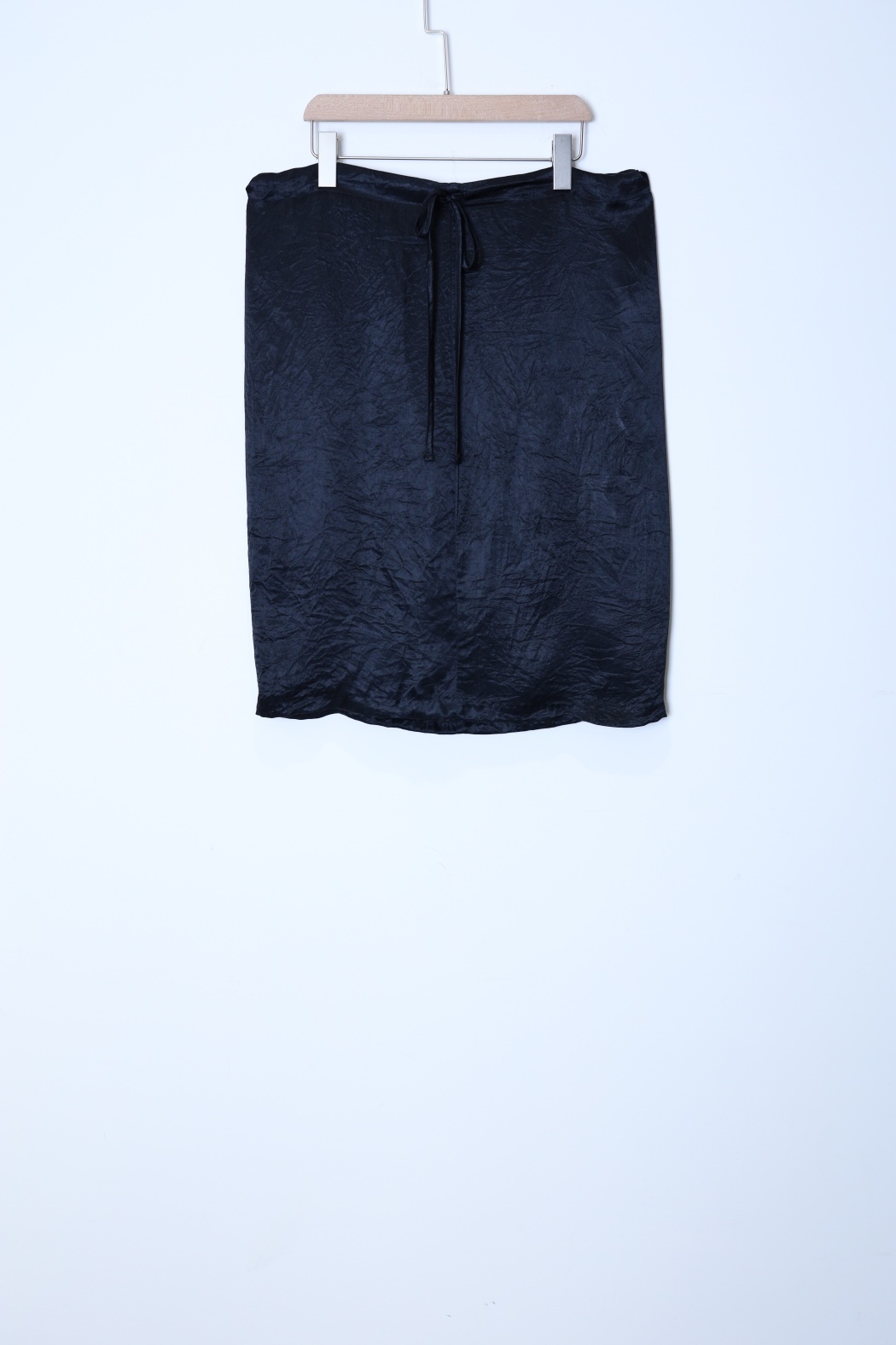 高級感絲光抽繩半裙-黑