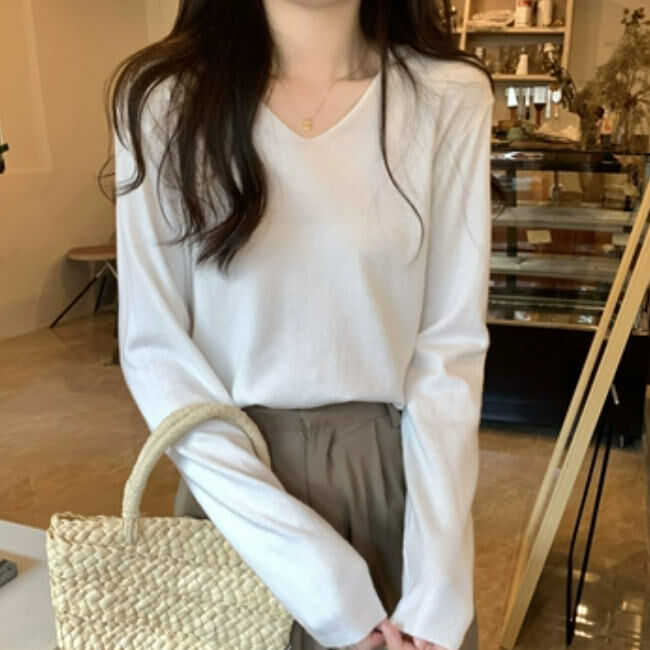 Hot selling V-neck long-sleeved bottoming shirt (one size fits all) (white)
