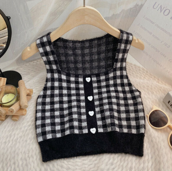 Autumn Love Single-breasted Color-Blocked Plaid Knitted Vest (Black) [One Size]