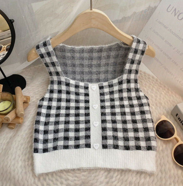 Autumn Love Single-breasted Color-Blocked Plaid Knitted Vest (White) [One Size]