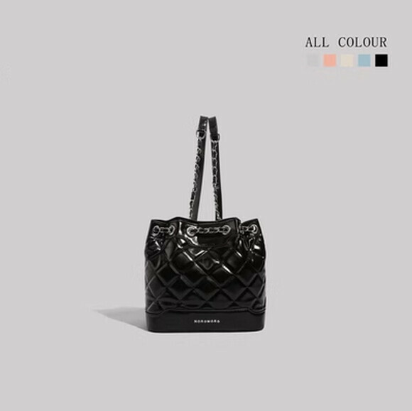 Hot selling chain backpack rhombus bucket bag versatile backpack travel bag [black] [size: 25cm*10cm*22cm]