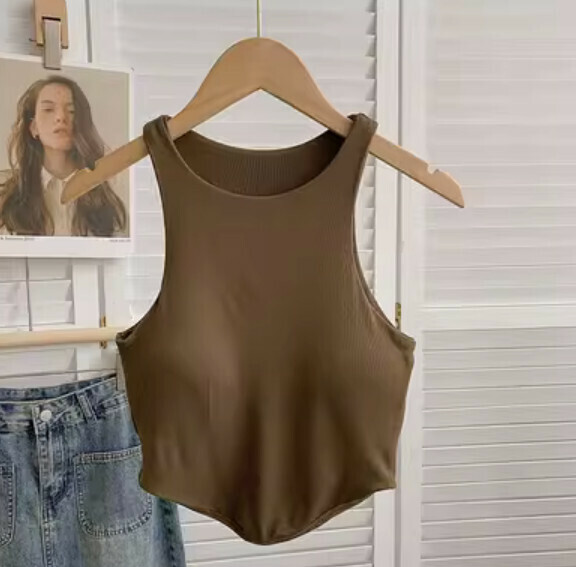 Solid color short vest with chest pad base (coffee color) [one size]