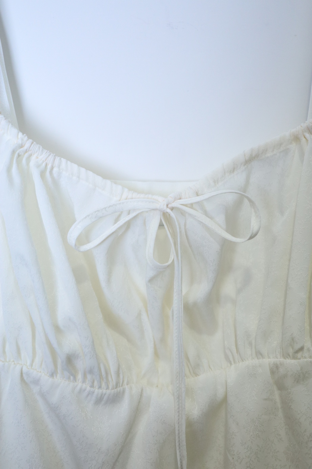 胸抓皺花紋細肩短洋-白