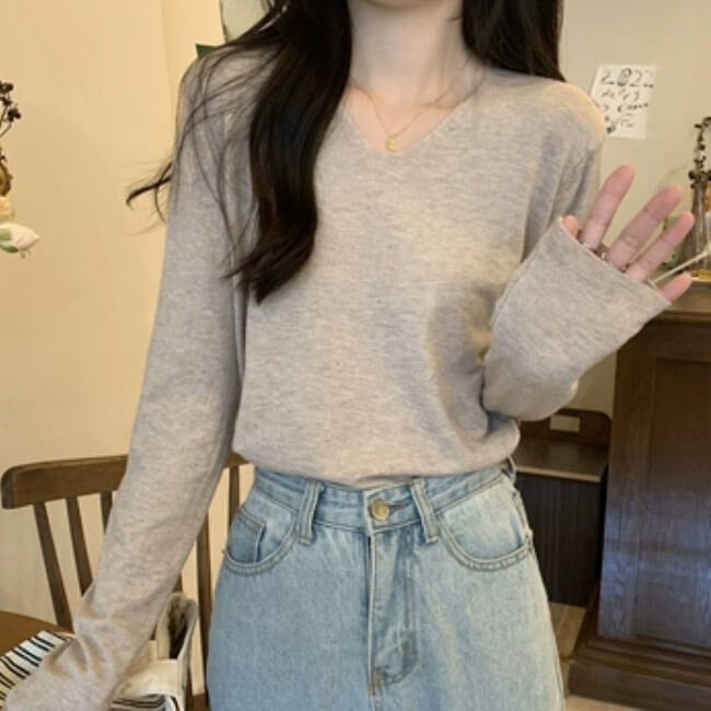 Hot selling V-neck long-sleeved bottoming shirt (one size fits all) (oatmeal color)