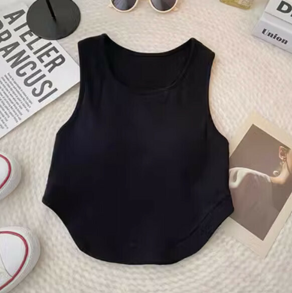 Solid color short vest with chest pad (black) [one size]