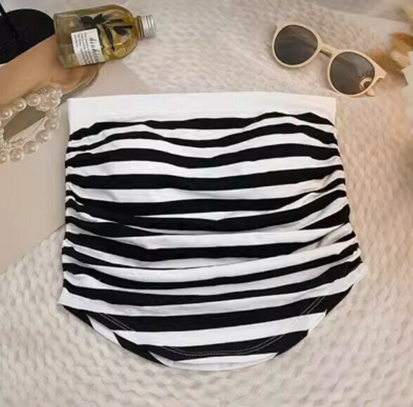 Ruffled bandeau vest with bra pads (black and white stripes) [one size]