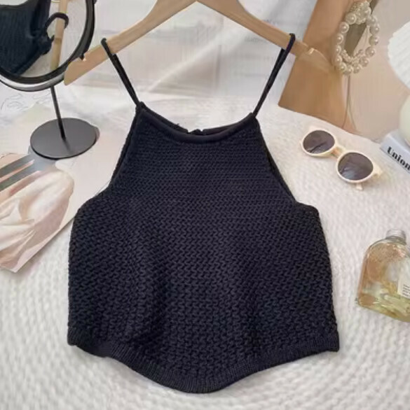 Knitted vest with open back lace-up (black) [one size]