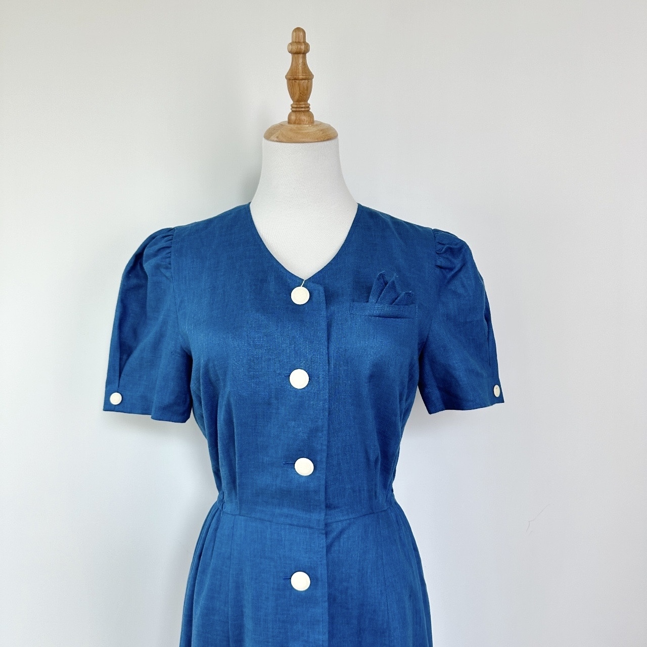 亮藍色配米色大鈕魚尾連身裙