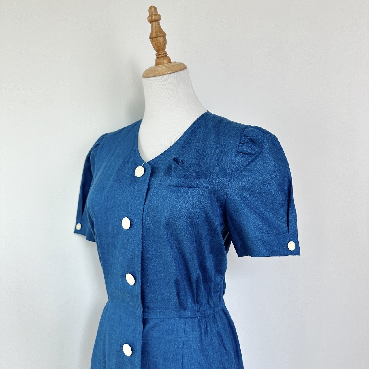 亮藍色配米色大鈕魚尾連身裙