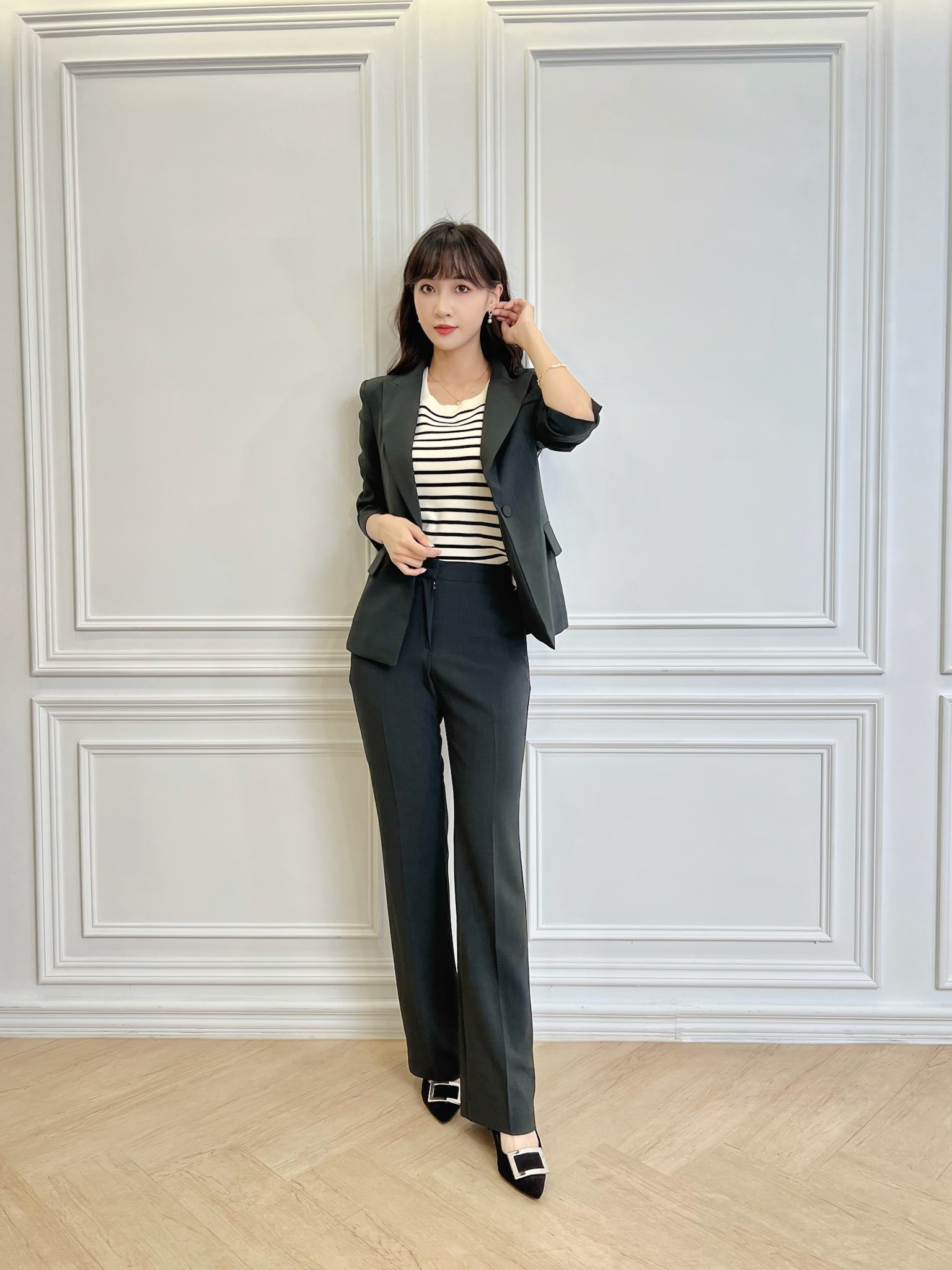 單釦俐落修身西裝套裝