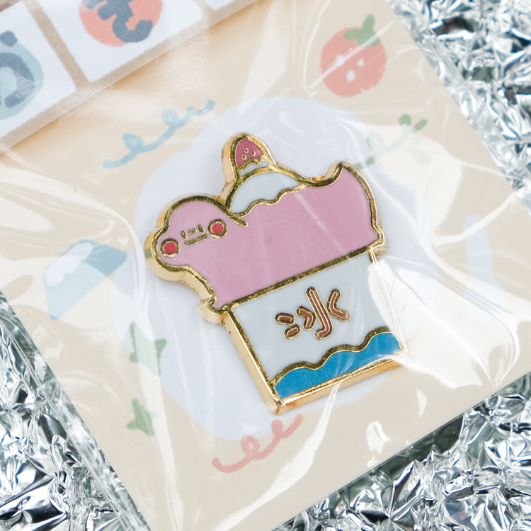 狗狗的小跳步，繪蹦砰｜金屬徽章｜粉雷龍刨冰