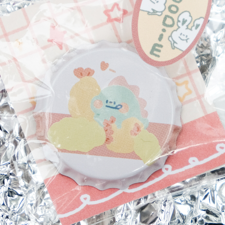 狗狗的小跳步，繪蹦砰｜瓶蓋胸章｜花邊龍