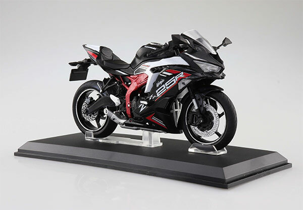 1/12 KAWASAKI Ninja ZX-25R Metallic Spark Black~Peal Flat Stardust White