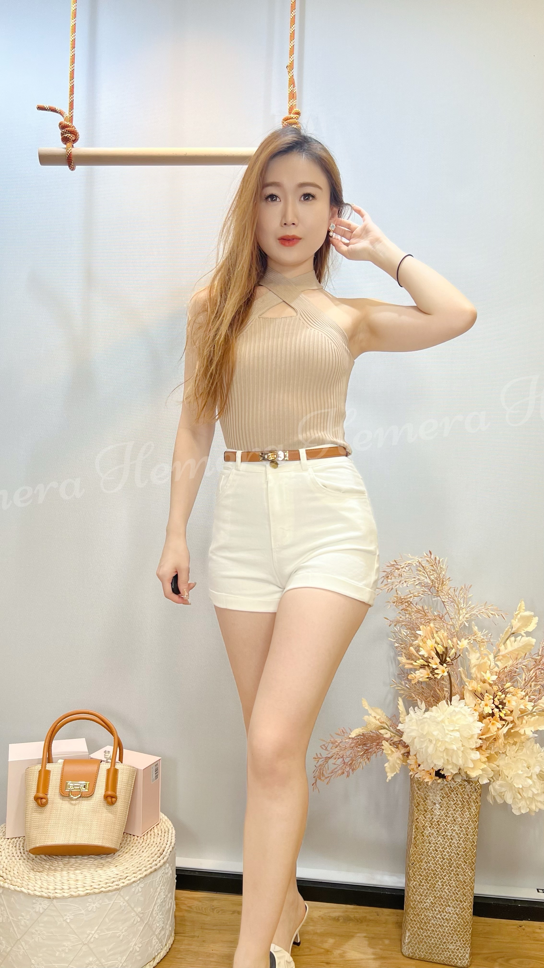 TP24W0531 交叉掛頸薄針織短版背心