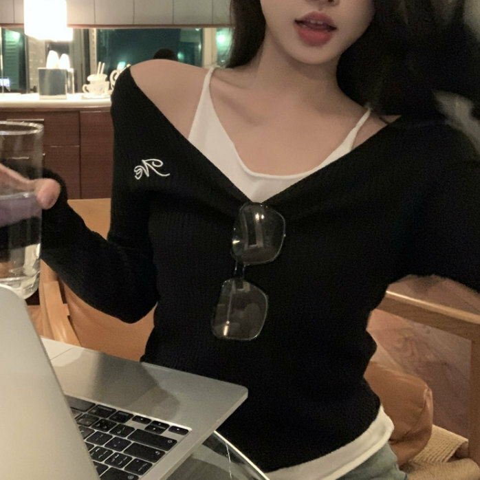 Hot Selling Fake Two-Piece Knitted Sweater (One Size) (Black)