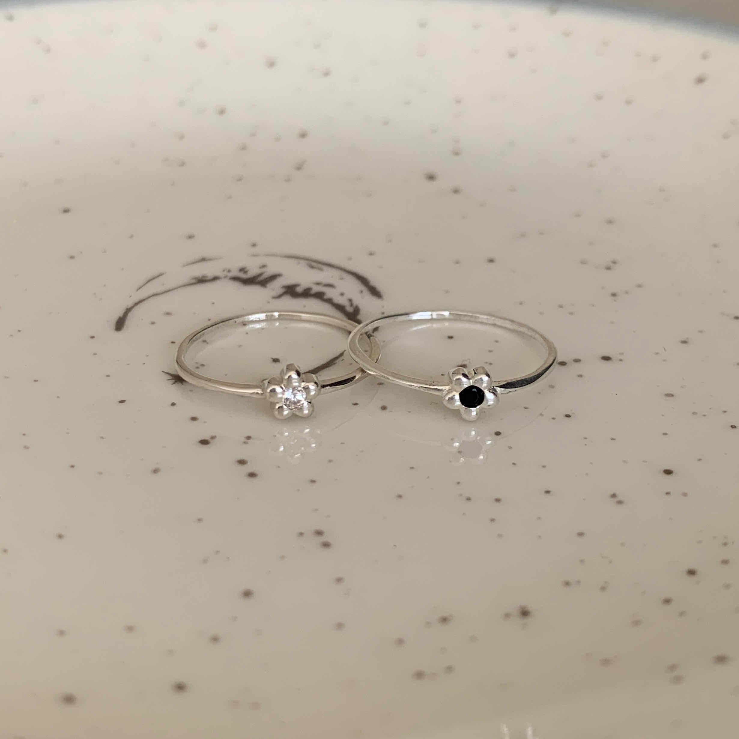 🇰🇷925 silver 迷你黑白小花戒指｜2 color