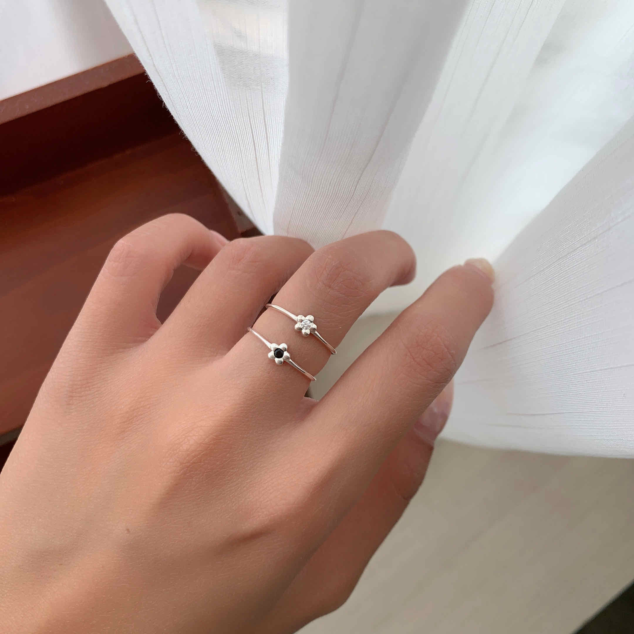 🇰🇷925 silver 迷你黑白小花戒指｜2 color