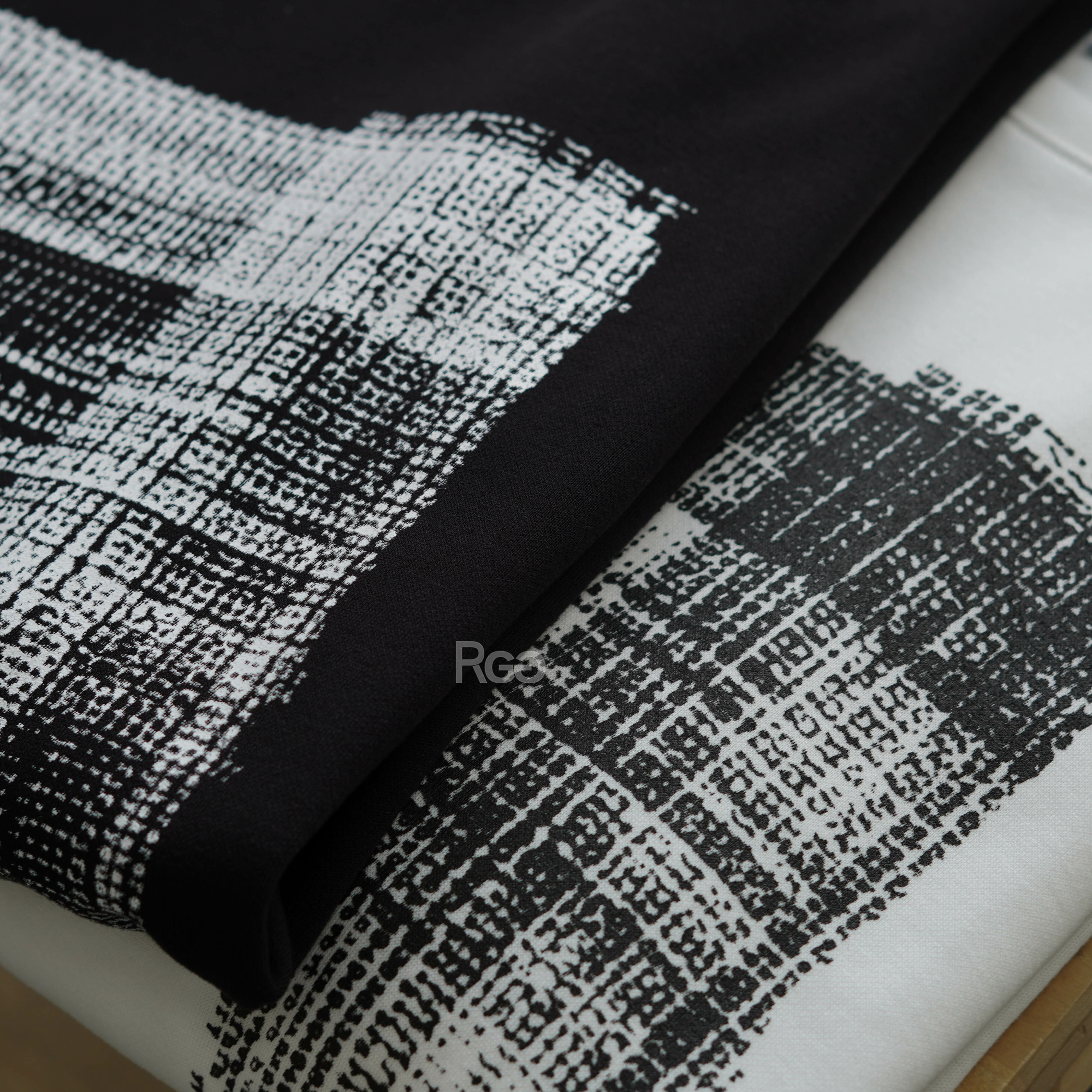 #11108 藝術風亂碼塗鴉短T特寫商品照