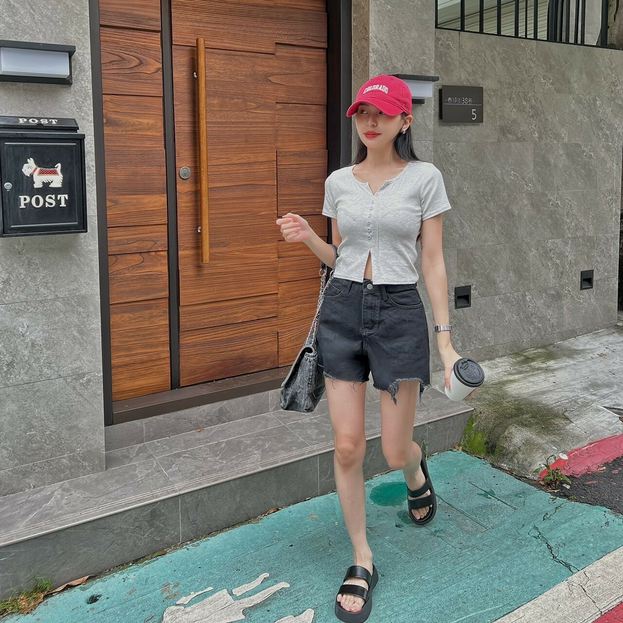 排釦小開衩彈棉TEE/三色