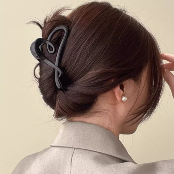 [2 FOR RM10] Elegant Simple Large Heart Hair Claw