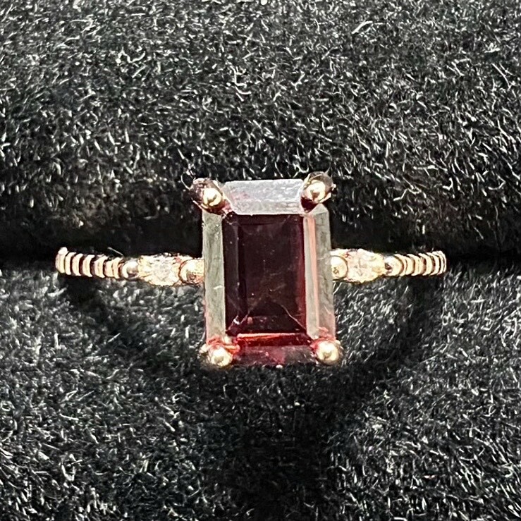 D15紅石榴戒指