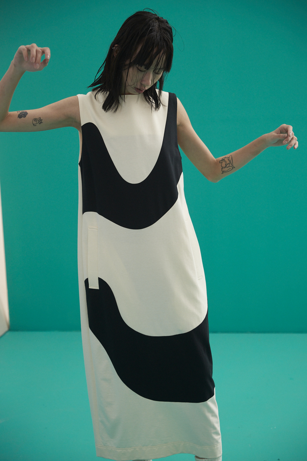 波浪拼接無袖洋裝