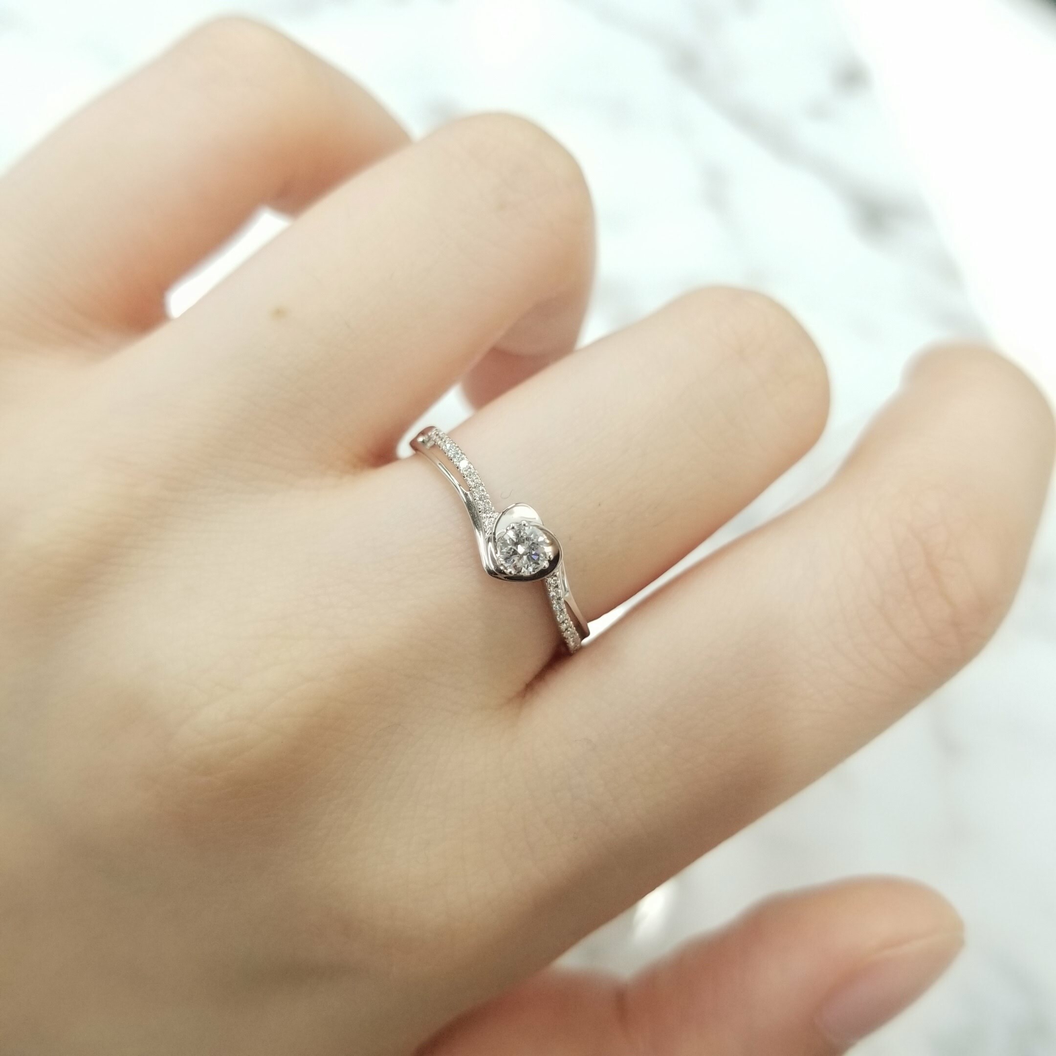 全新18K白金【單粒12份鑽石】配小鑽共17份鑽石戒指