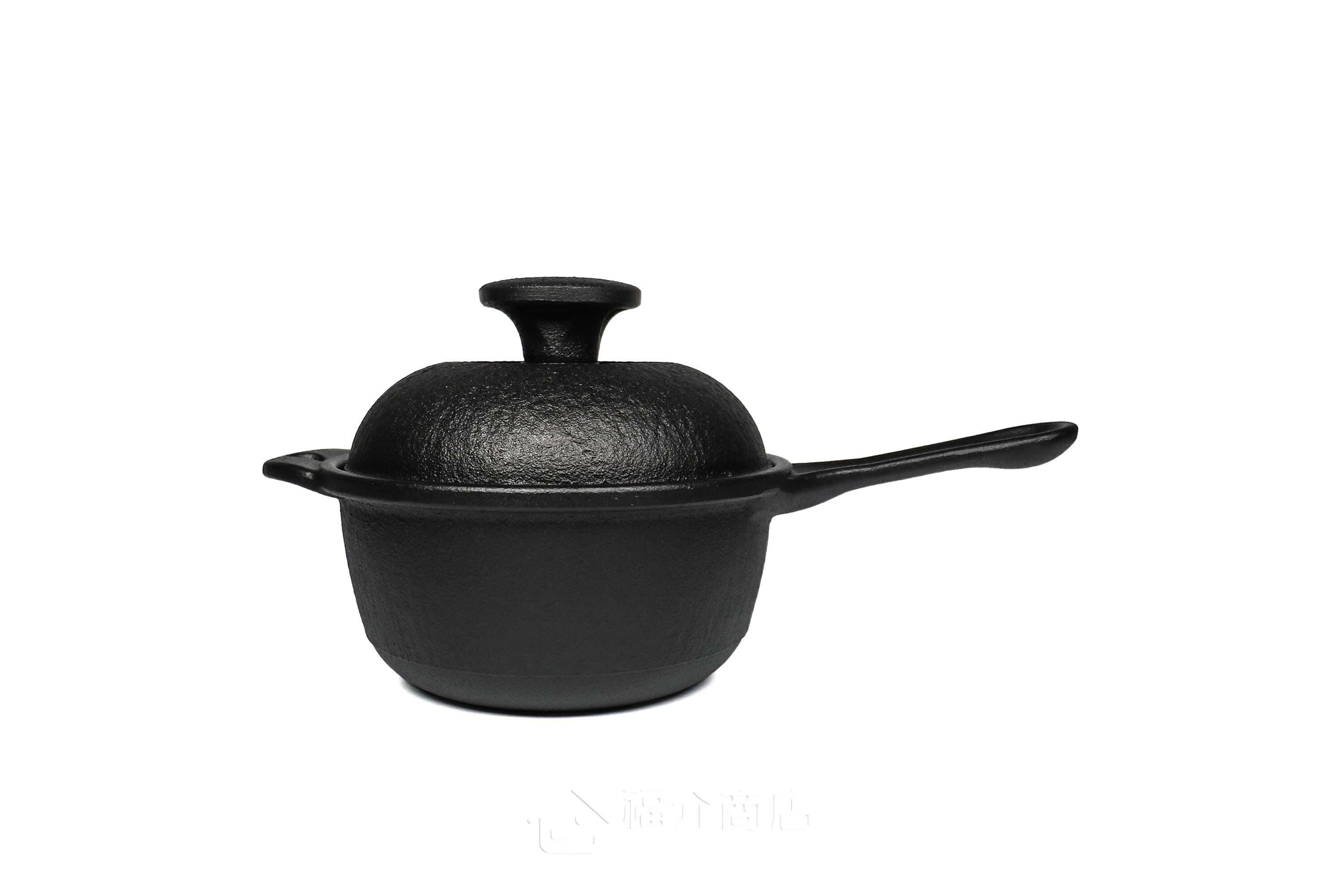 可以單手持鍋做燉菜與煮物料理的黑色鑄鐵鍋