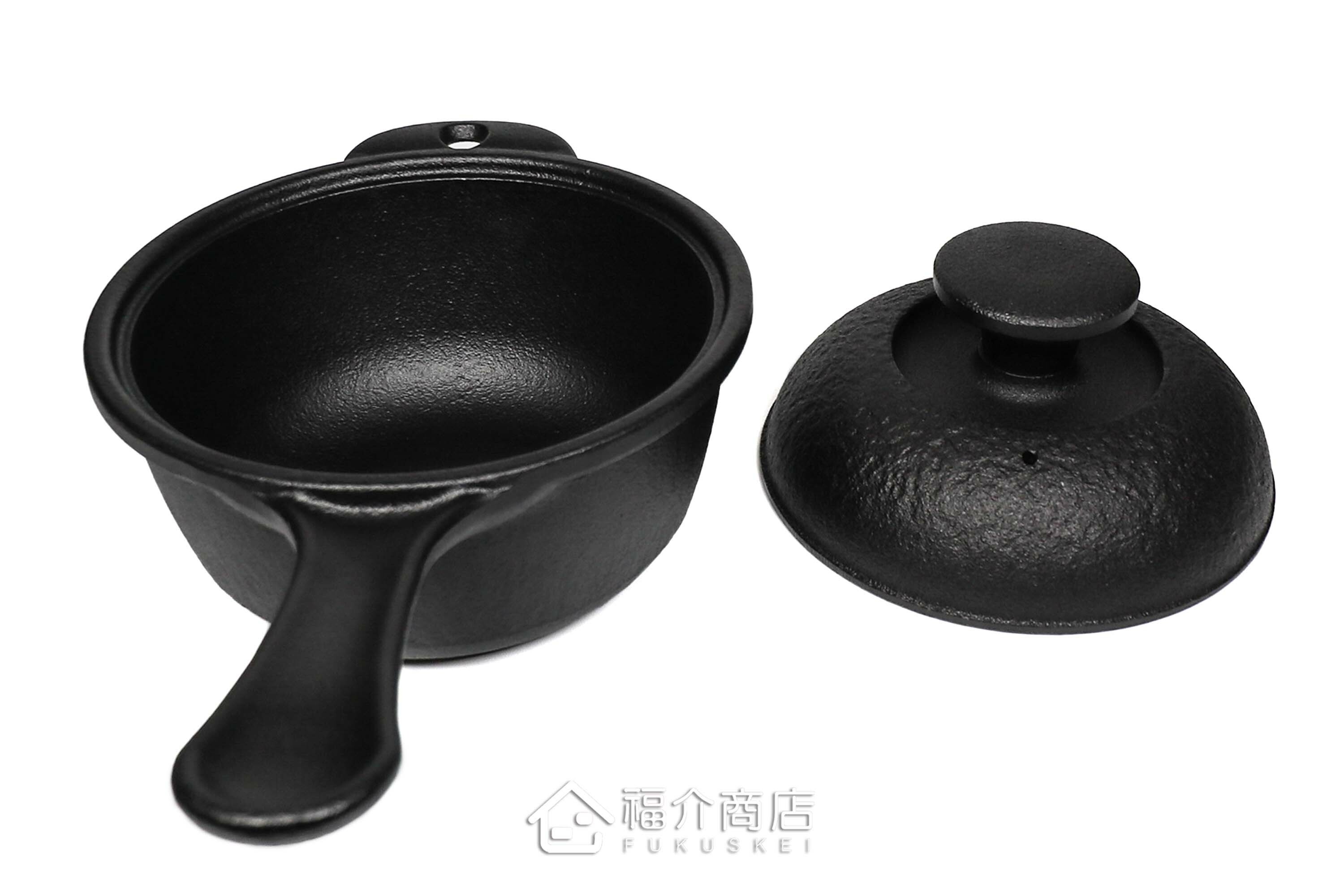 可以單手持鍋做燉菜與煮物料理的黑色鑄鐵鍋