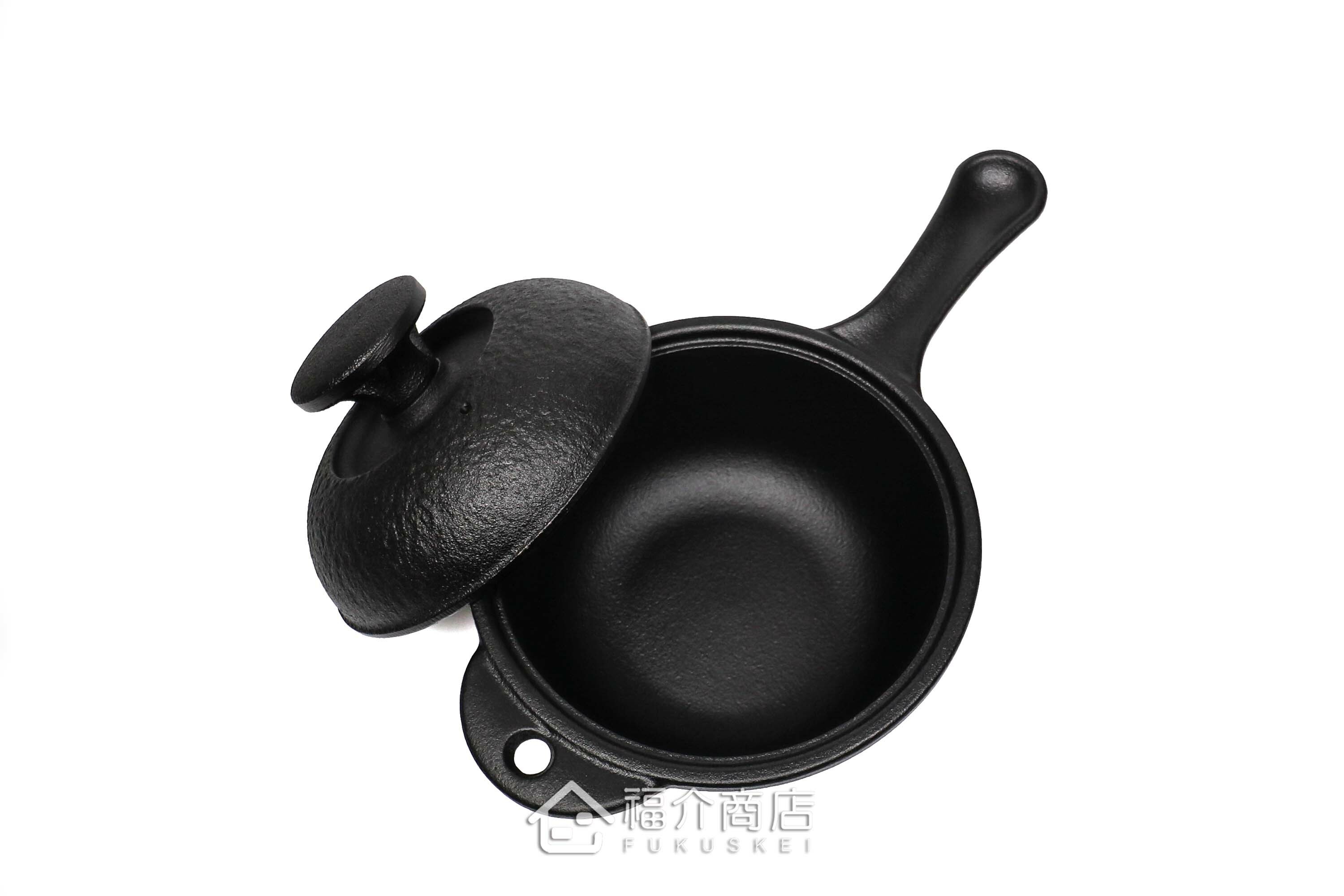 可以單手持鍋做燉菜與煮物料理的黑色鑄鐵鍋