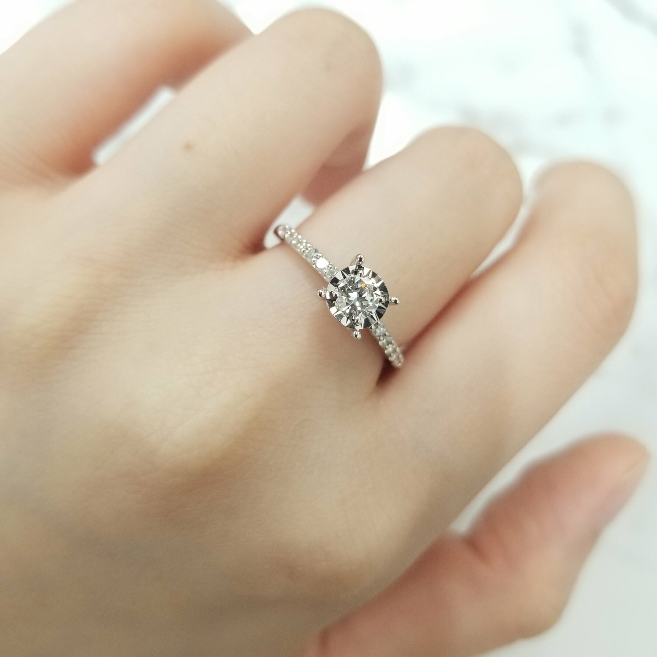 全新18K白金【單粒24份鑽石】配小鑽共40份戒指