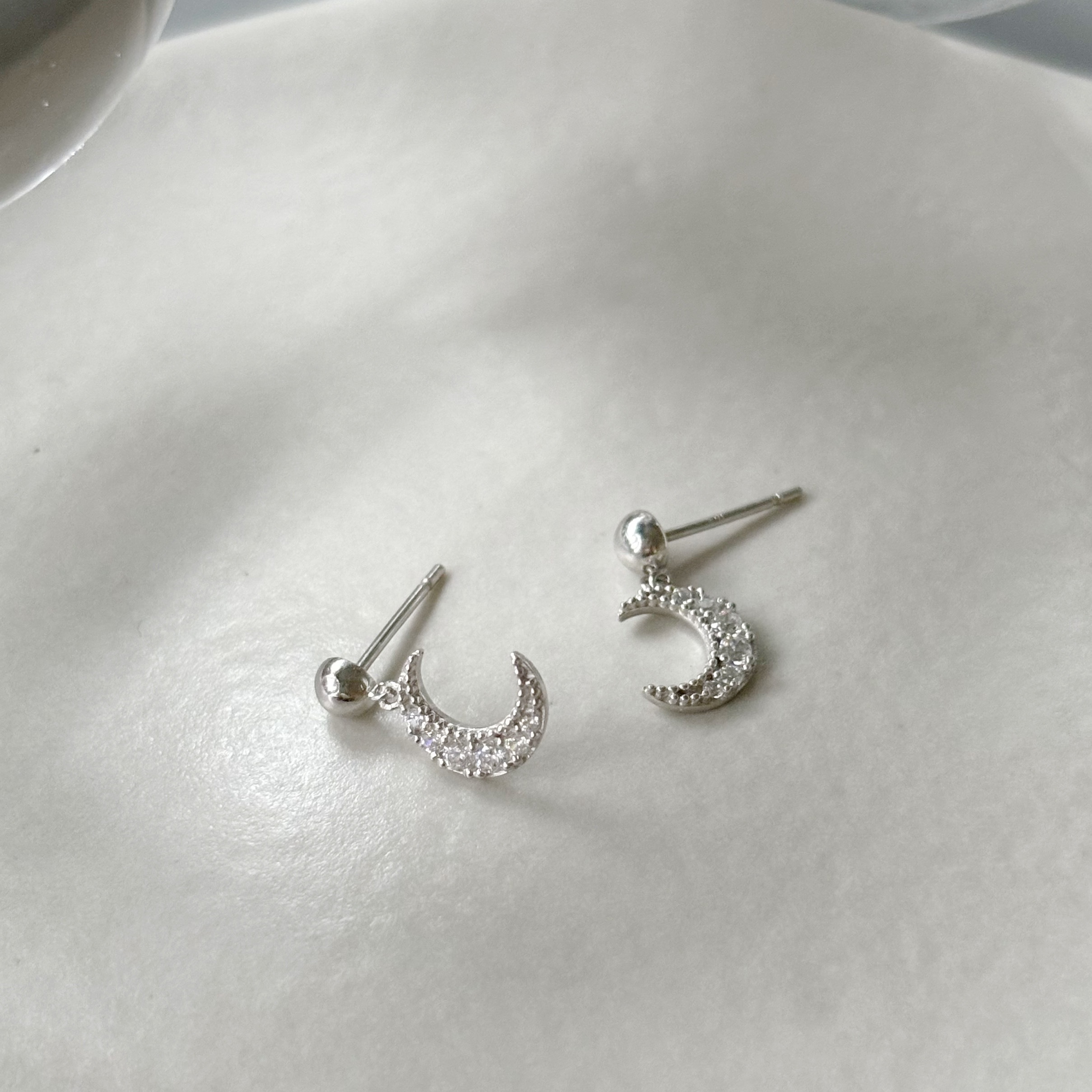 10k晃晃月亮鋯石耳環