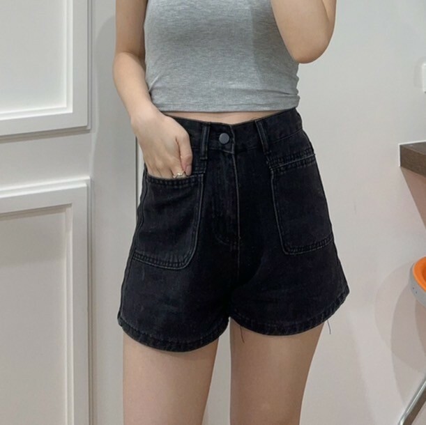 高腰黑色牛仔短褲（預購於5/28收單～預計3-6週才會收到！可接受再下單唷）