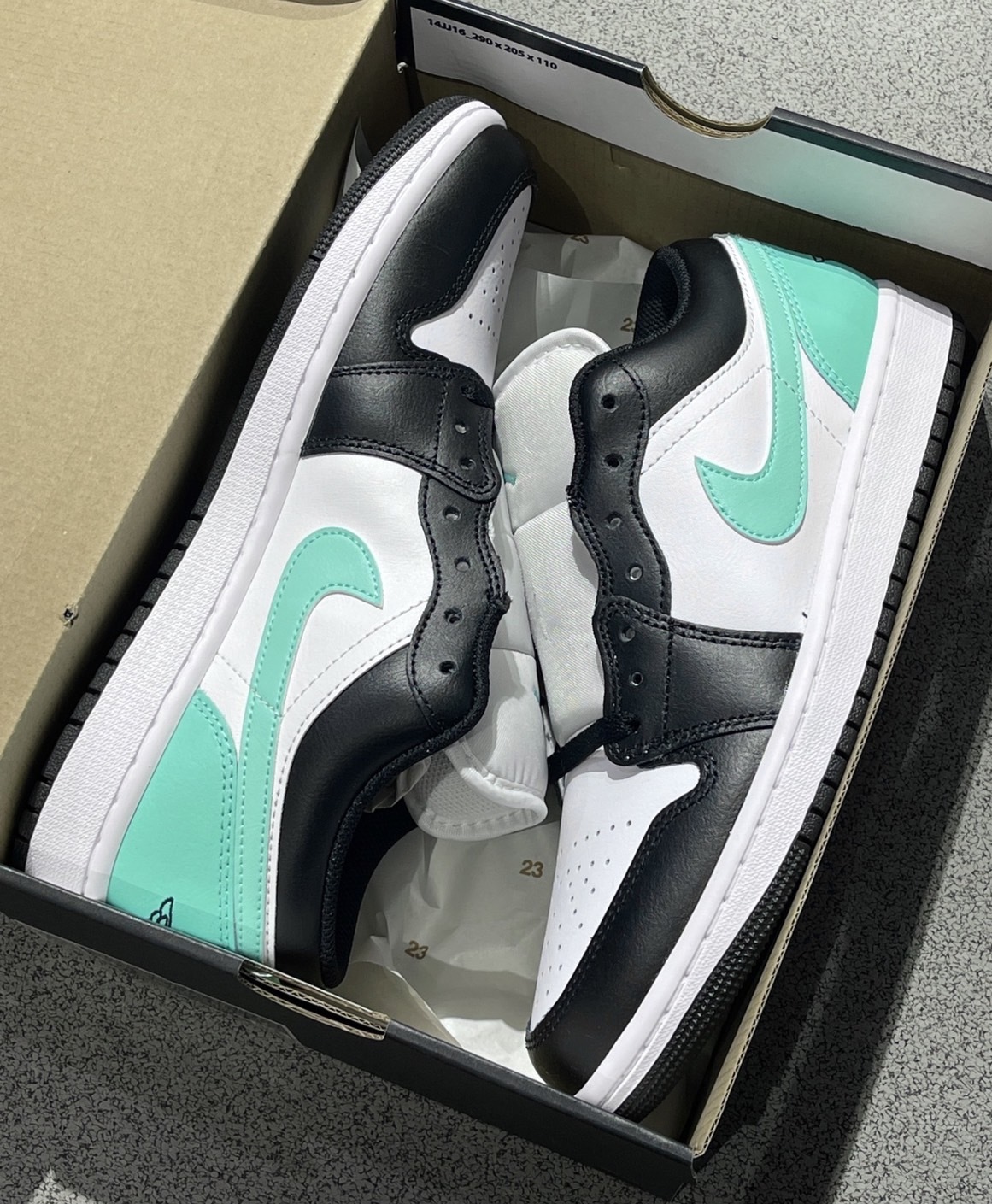 預購 Air Jordan 1 Low "Green Glow" 綠光