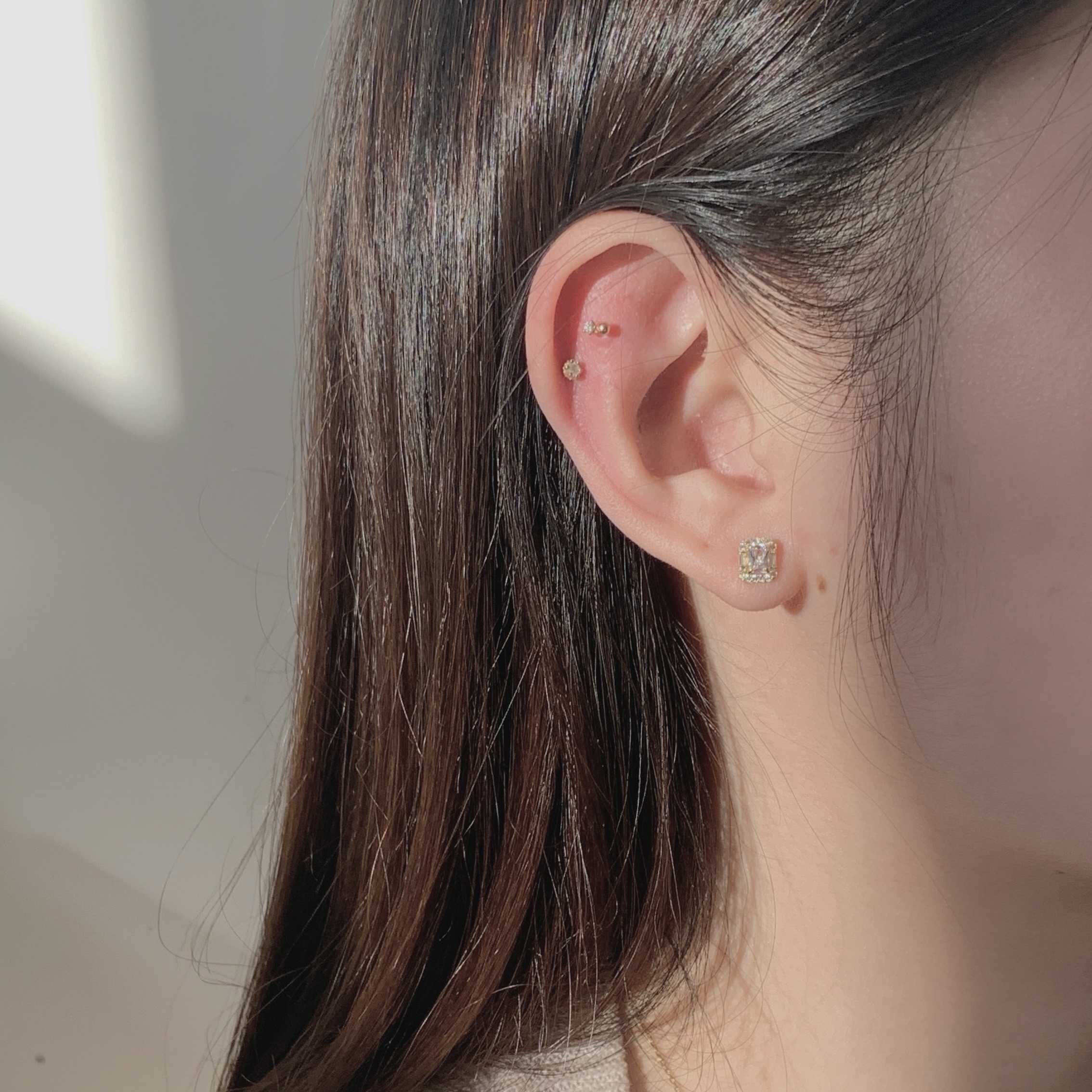 10k圍鑲祖母綠切割鋯石耳環