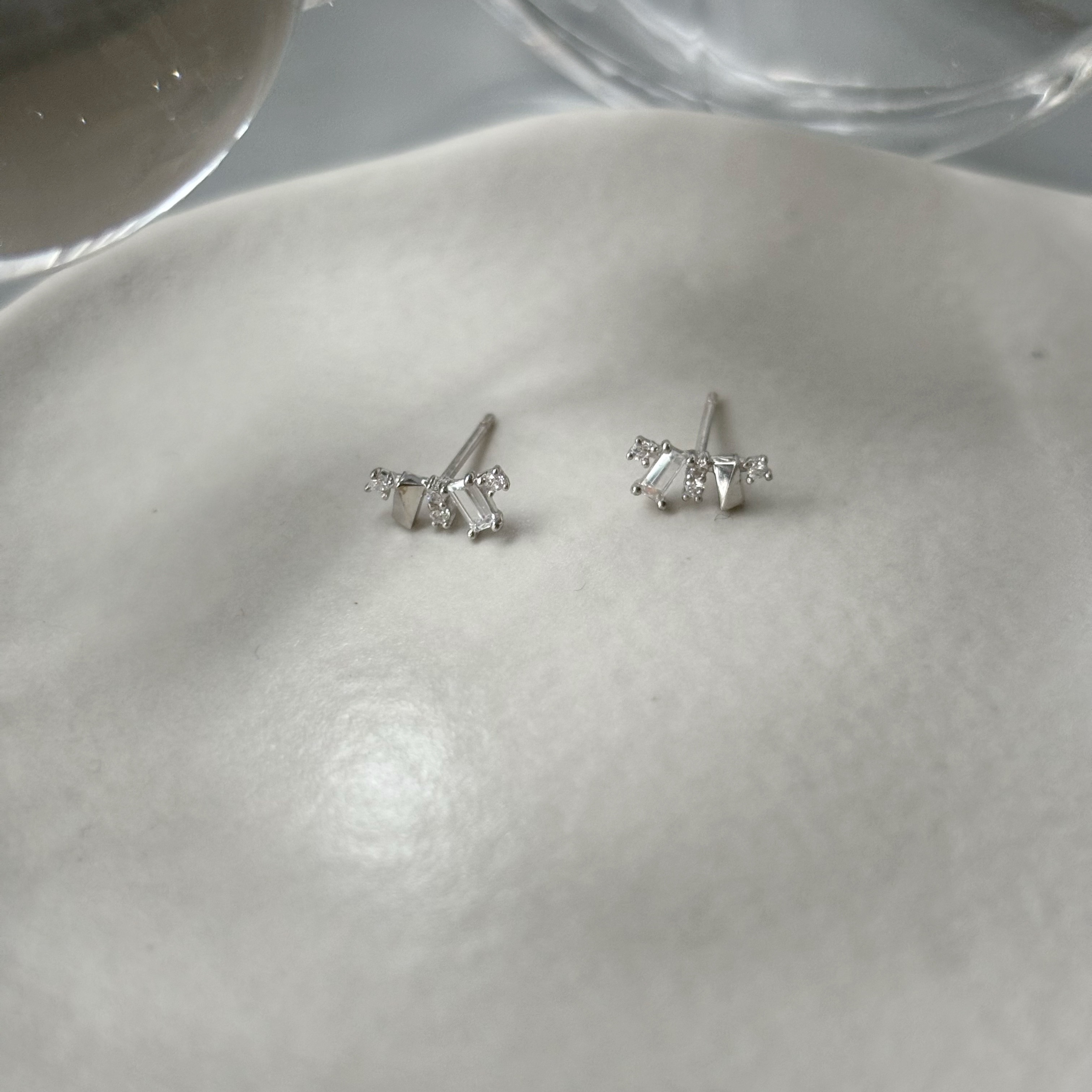 10k弧排不規則鋯石耳環