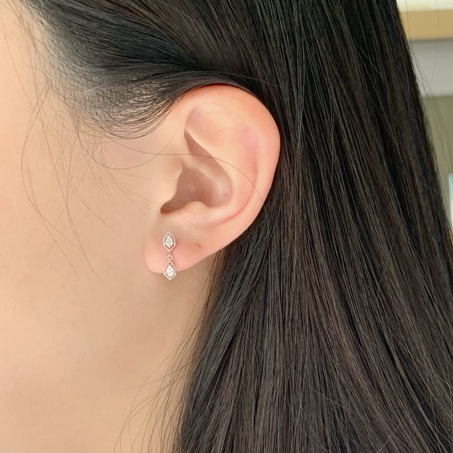 10k簍空垂墜盾形水滴鋯石耳環