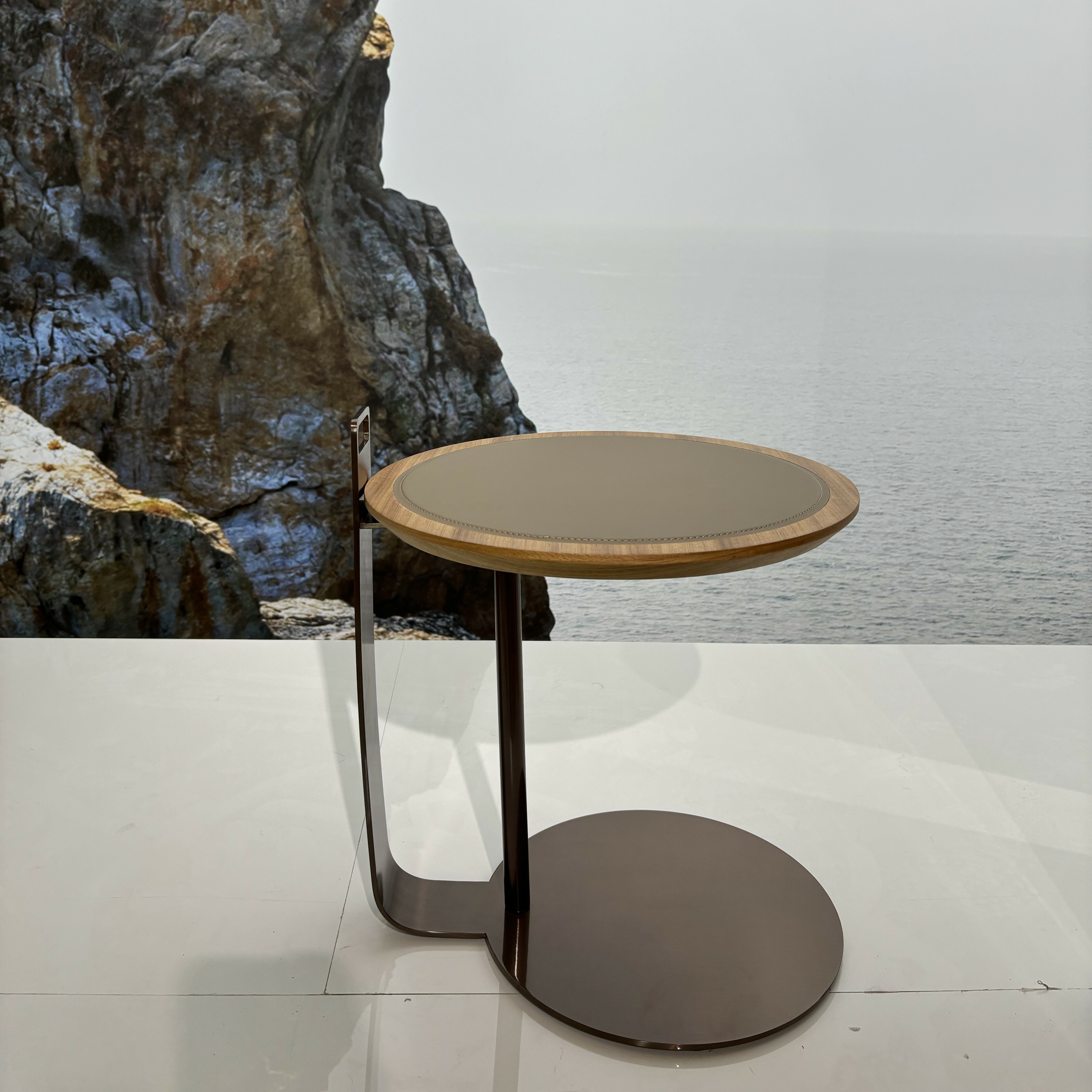 布莉安娜︱馬鞍皮 | 角几