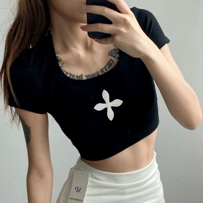 Hot selling U-neck navel-baring short-sleeved T-shirt (black) (S/M size) (contact customer service after placing the order to confirm the delivery size)