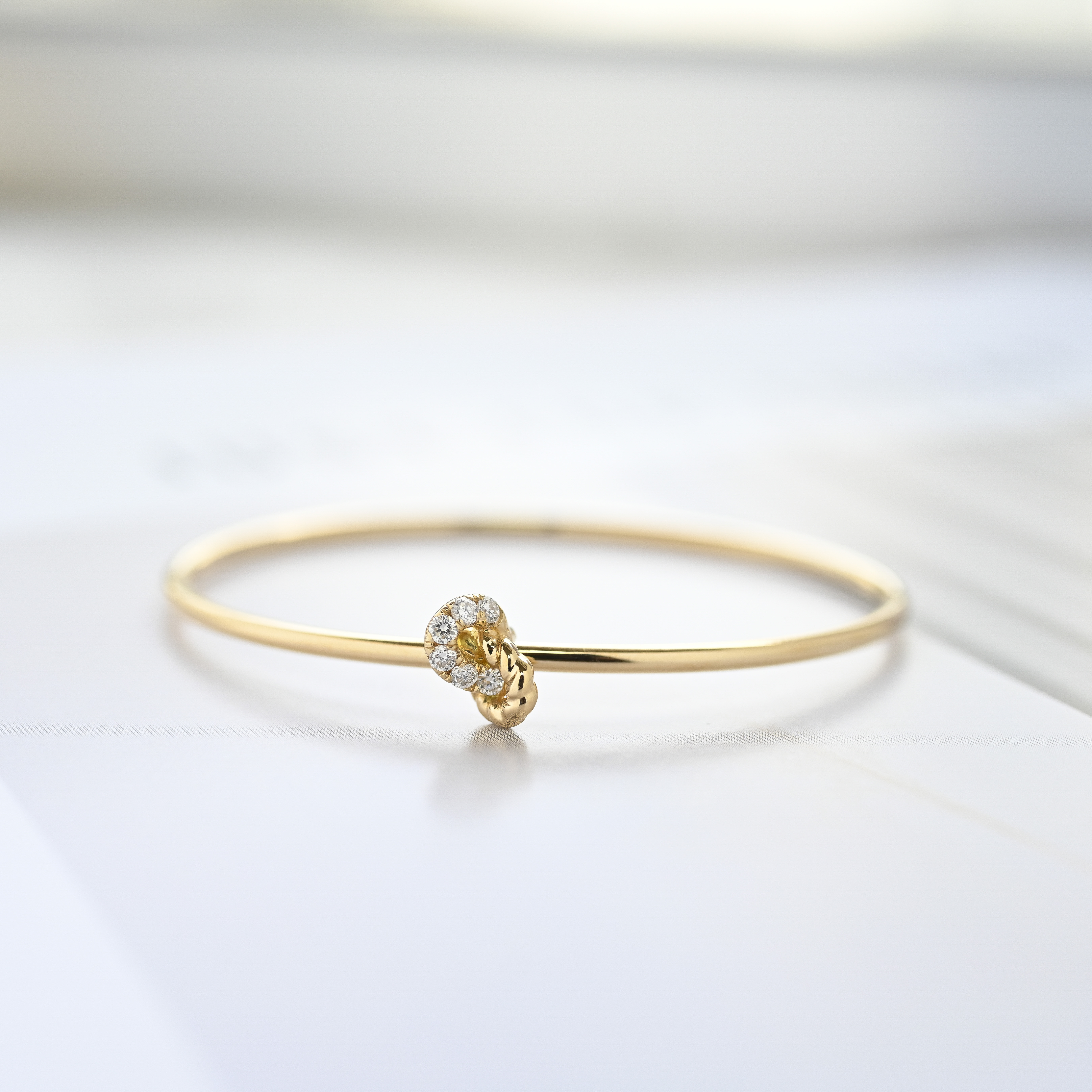 18K Trenza Diamond Bangle